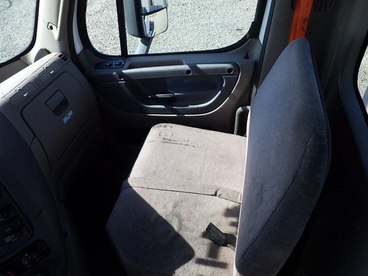 2018-freightliner-cascadia-125-image-49