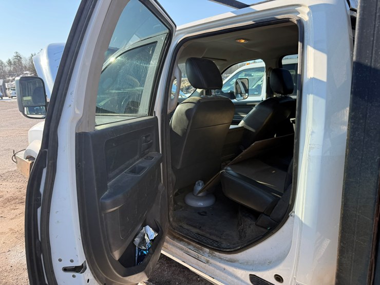 #2034-•-2012-ram-5500-heavy-duty-service-truck-image-38