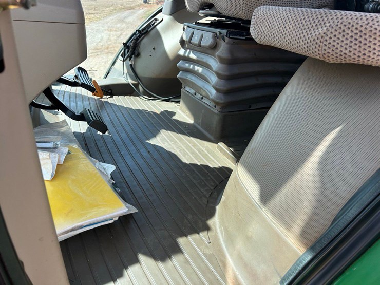 2013-john-deere-7200r-image-28