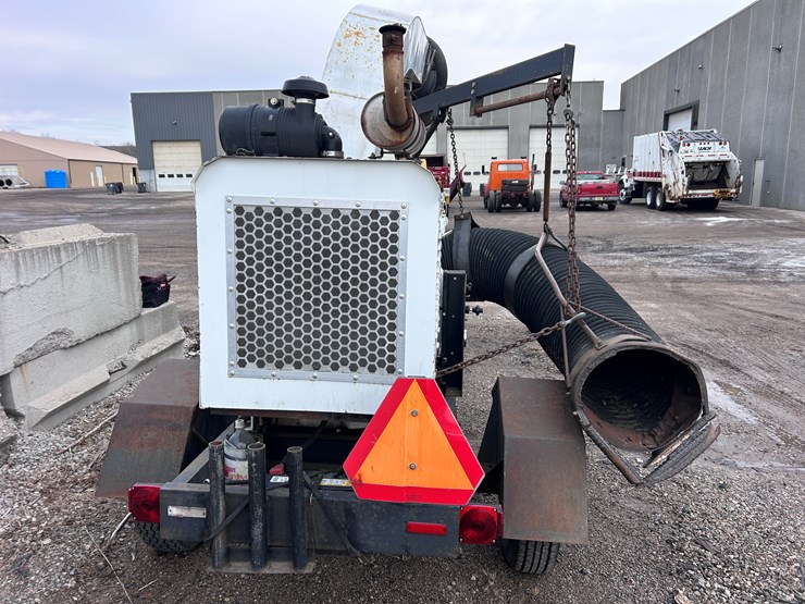 #1687-•-american-road-machinery-towable-leaf-vac-image-4