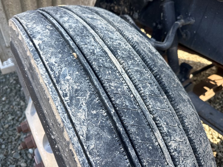 2013-peterbilt-365-image-88