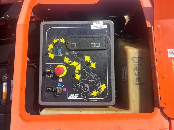 2011-jlg-660sj-image-45