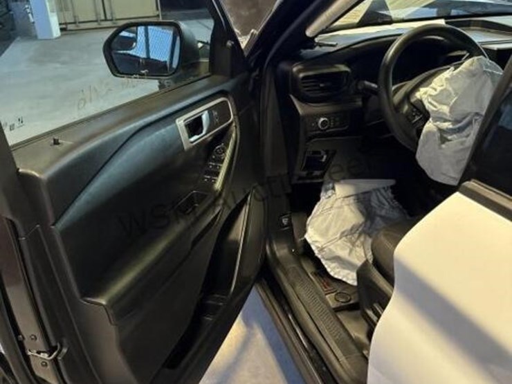 2021-ford-explorer-image-22