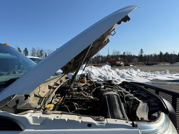 2012-ford-f550-xl-image-10