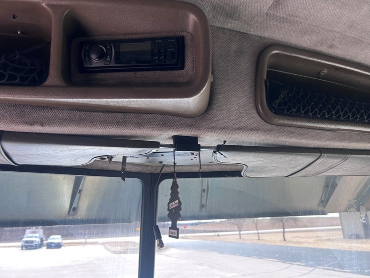 2000-peterbilt-379-image-56