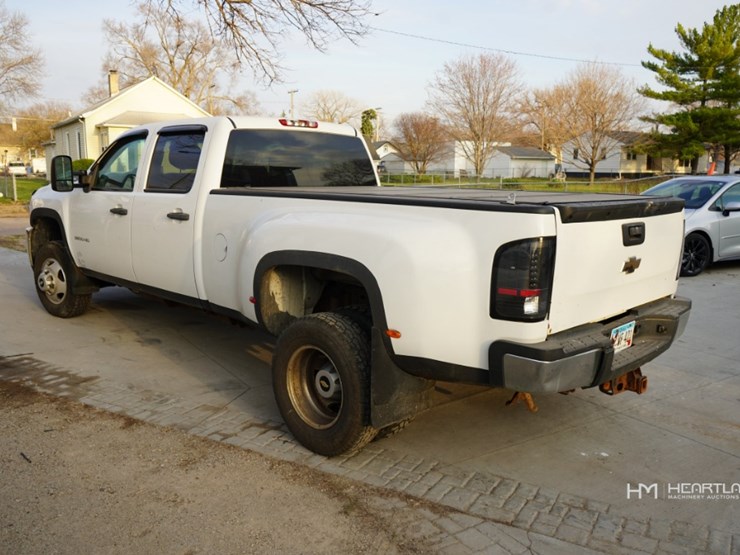 2011-chevrolet-3500hd-image-6