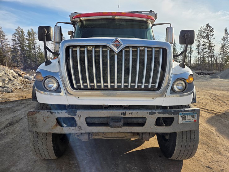 2012-international-7600-image-8