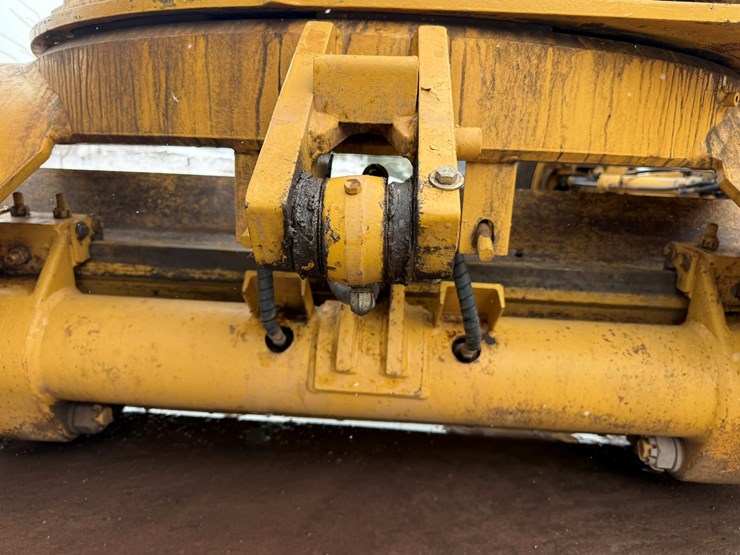 caterpillar-160m-image-82