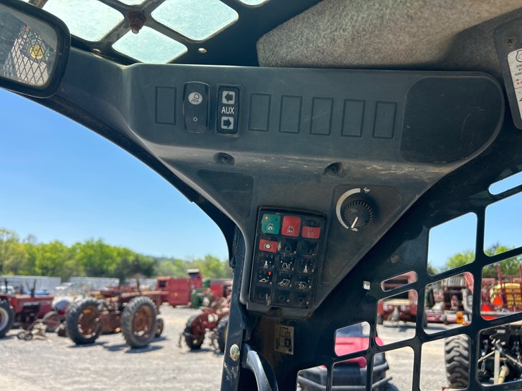 2019-deere-325g-image-16