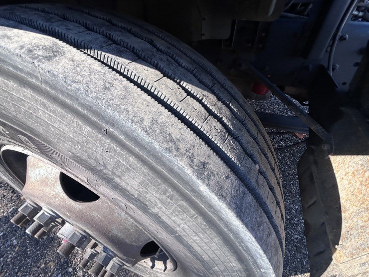 #1694-•-2004-isuzu-cab-and-chassis-image-55