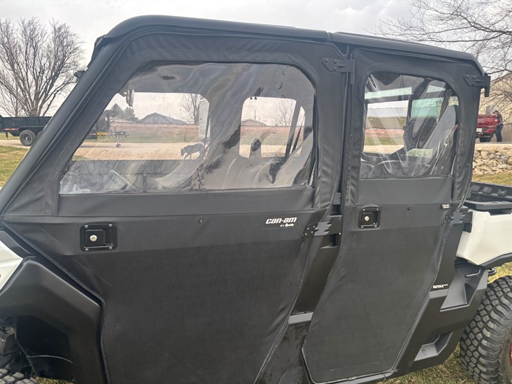 #2311-•-2023-can-am-hd-9-defender-xt-4x4-utv-image-8