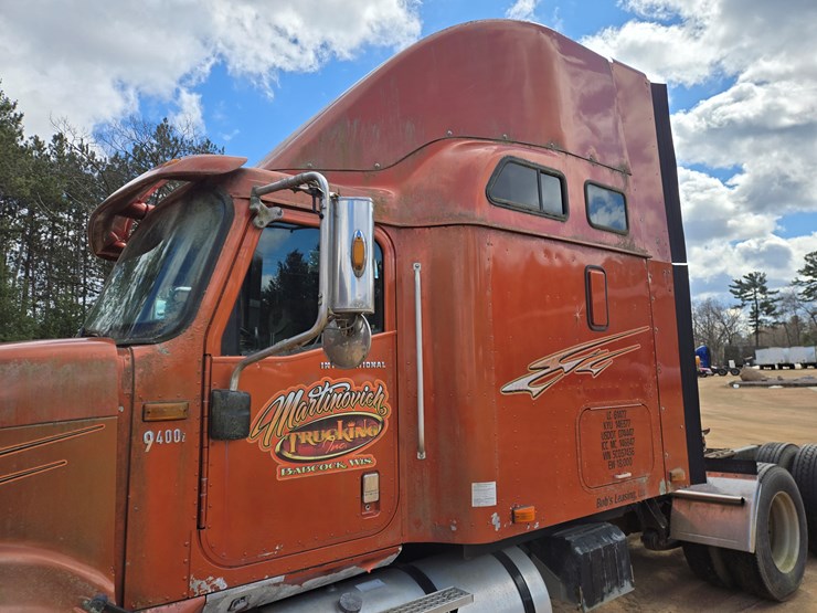 #1515-•-2005-international-9400i6x4-sleeper-cab-truck-tractor-image-12