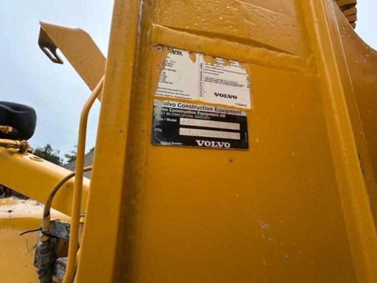 2012-volvo-l220g-image-38