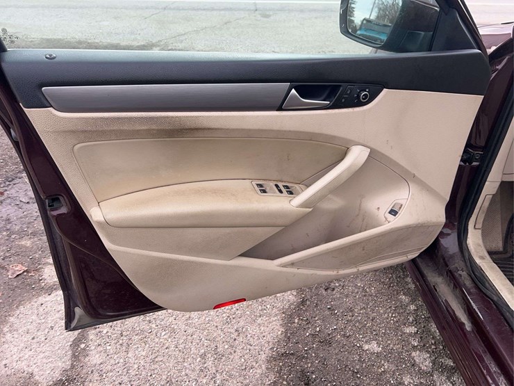 2014-volkswagen-passat-tdi-image-44