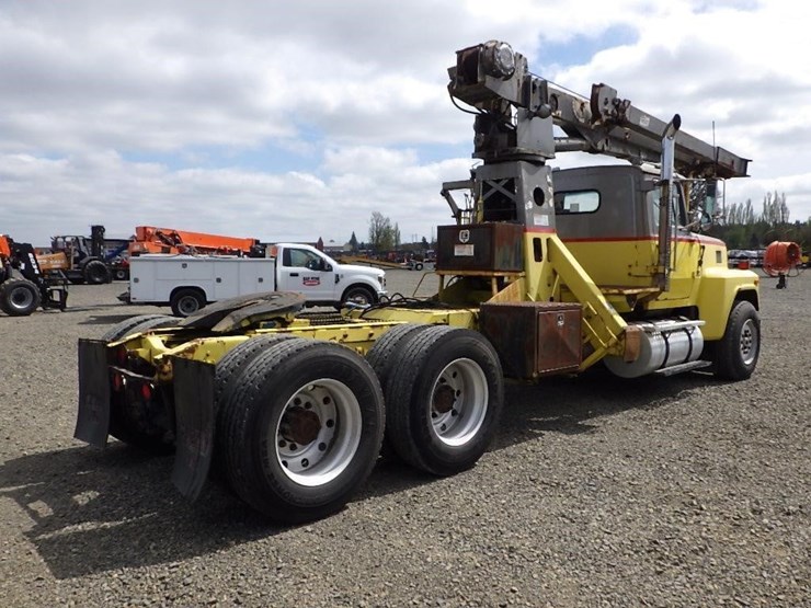 1984-ford-9000-image-5