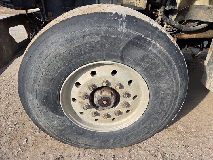 2012-international-7600-image-64