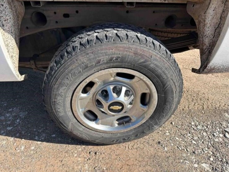 2011-chevrolet-2500-image-9