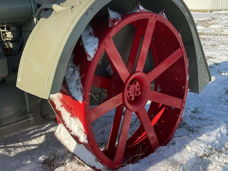 1925-fordson-with-mounted-terrace-plow-image-16