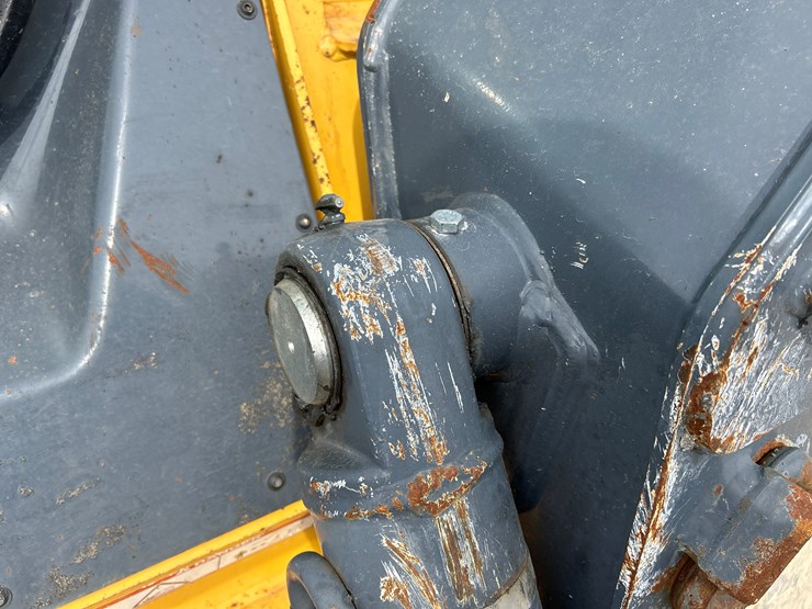 2020-deere-332g-image-13