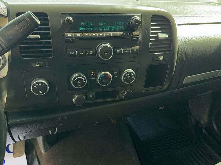 2013-chevrolet-silverado-1500-image-14