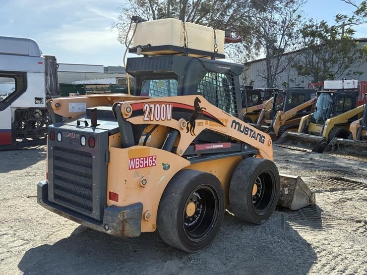 2011-mustang-2700v-image-3