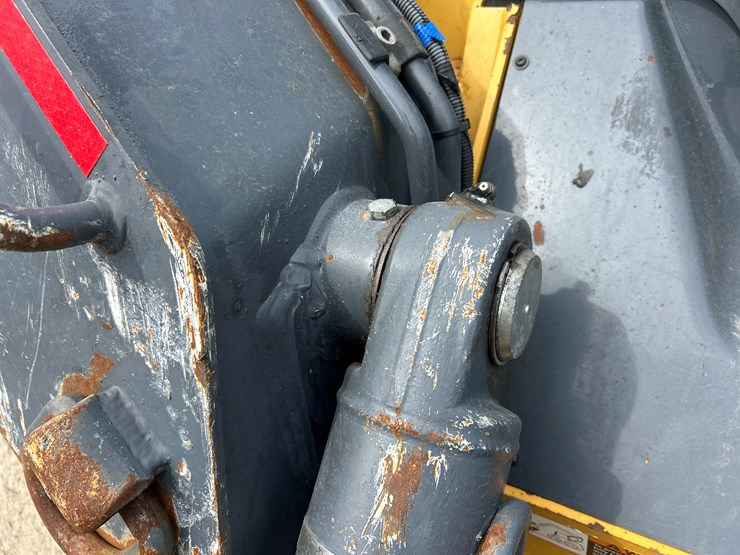 2020-deere-332g-image-16