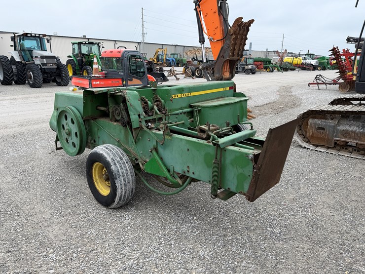 john-deere-337-image-6