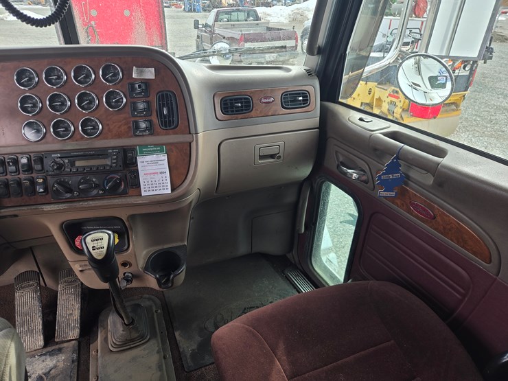2007-peterbilt-579-image-63