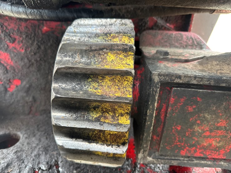 2016-deere-2154d-image-43