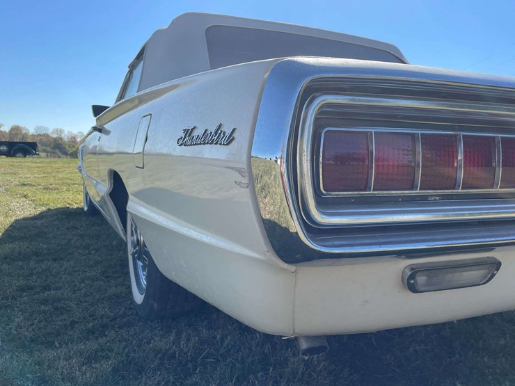 1965-ford-thunderbird-image-37