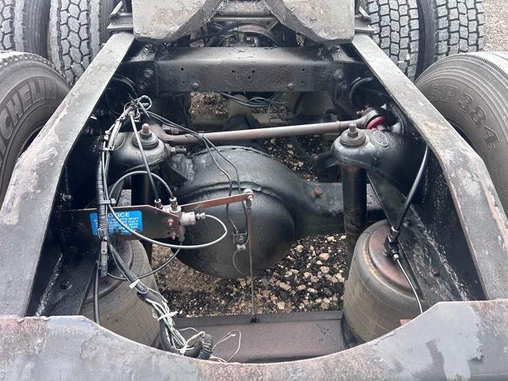 1998-peterbilt-379-image-32