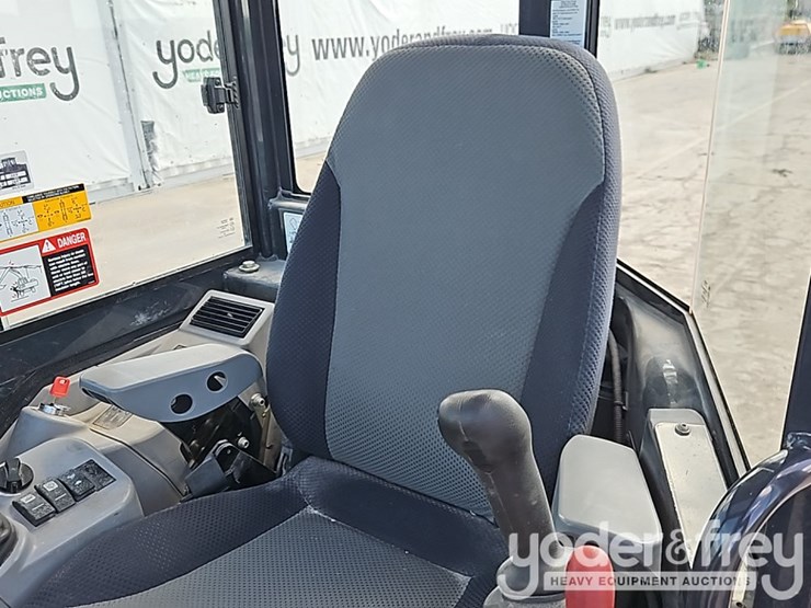 2022-deere-35g-image-31