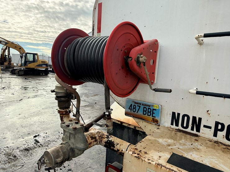 1988-mack-dm690s-image-24