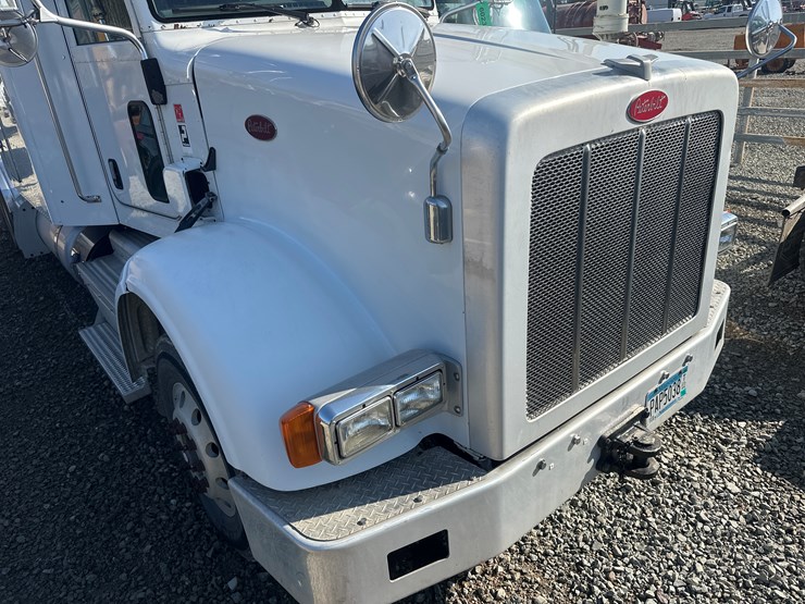 2013-peterbilt-365-image-10