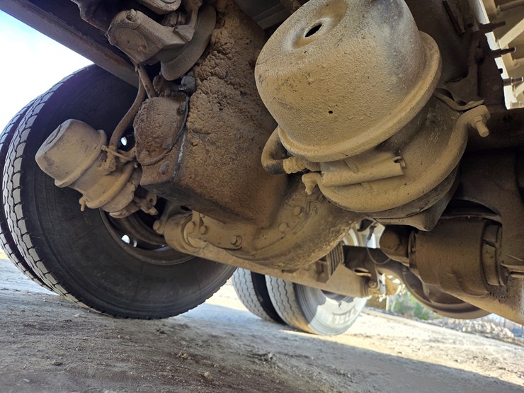 2012-international-7600-image-34