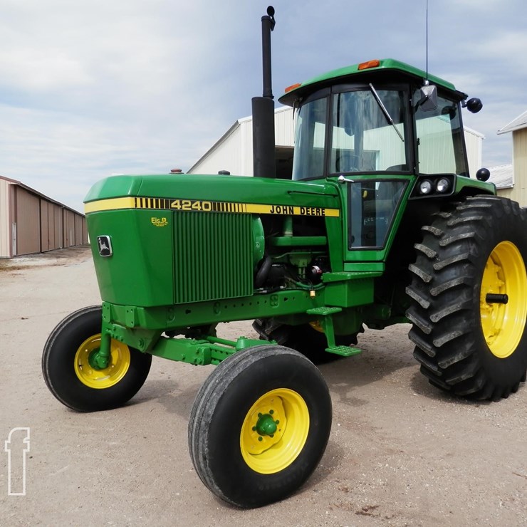 JOHN DEERE 4240