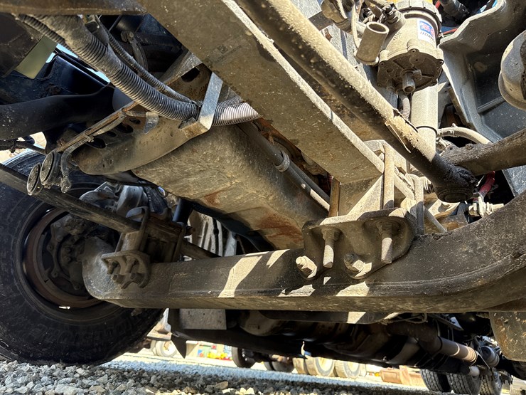 #2199-•-2020-international-a26-sleeper-cab-truck-tractor-image-48