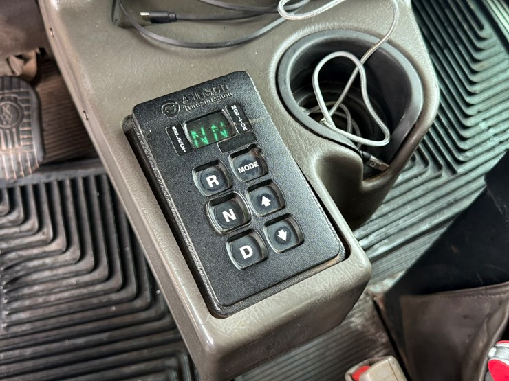 2011-kenworth-t800-image-60