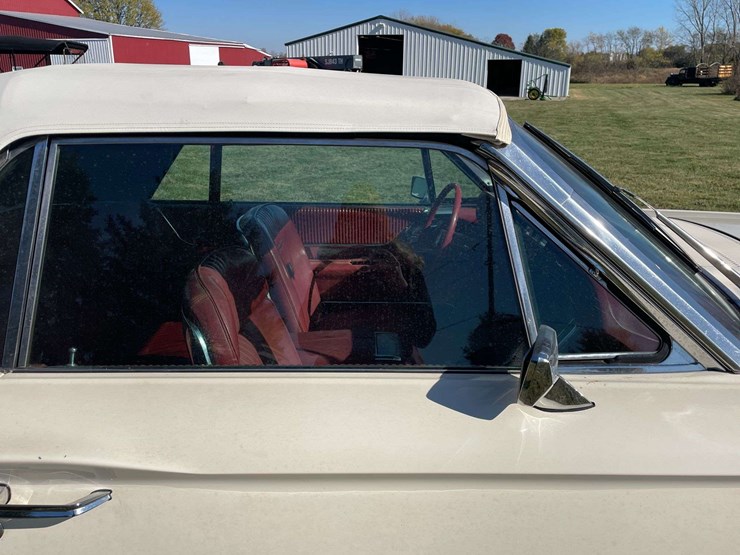 1965-ford-thunderbird-image-24