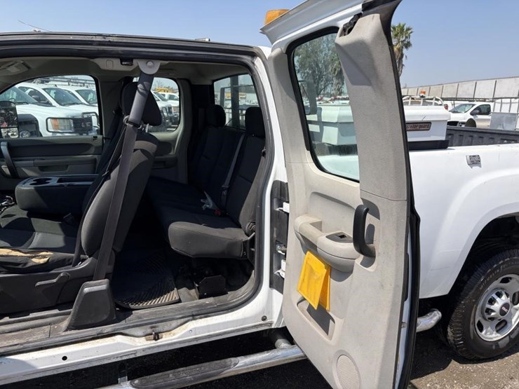 2012-gmc-sierra-2500-image-12