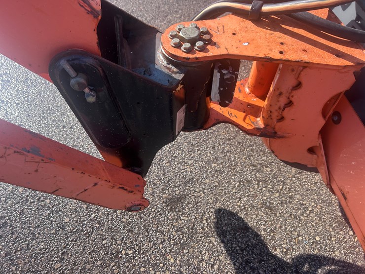 2011-jlg-660sj-image-36