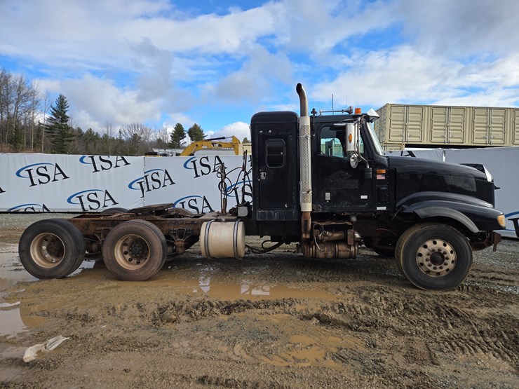 2014-massey-ferguson-8-image-2