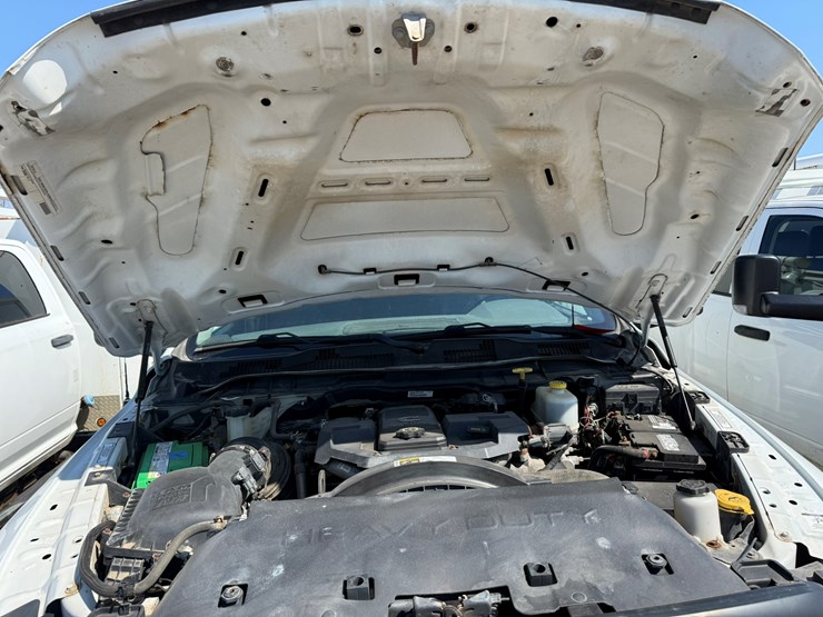 #1061-•-2016-ram-5500-heavy-duty-service-truck-image-26