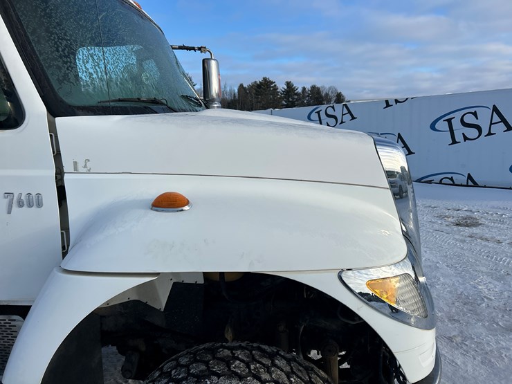 2005-international-7600-image-14