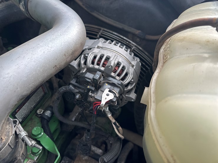 2016-deere-2154d-image-53