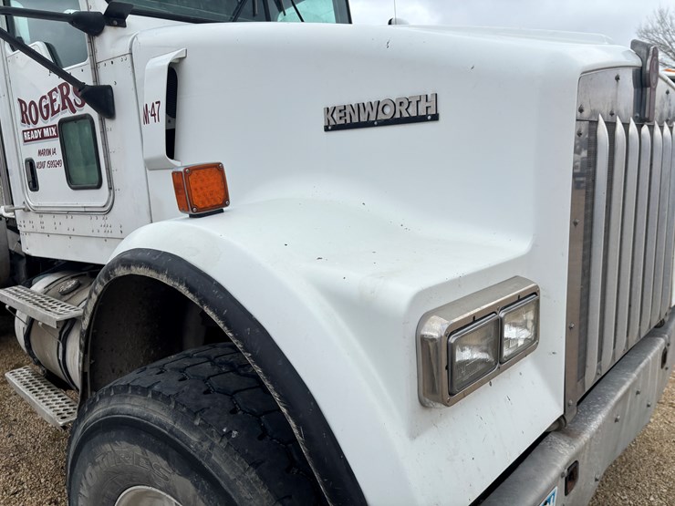 2004-kenworth-w900-image-17