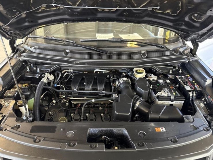 2016-ford-explorer-image-11