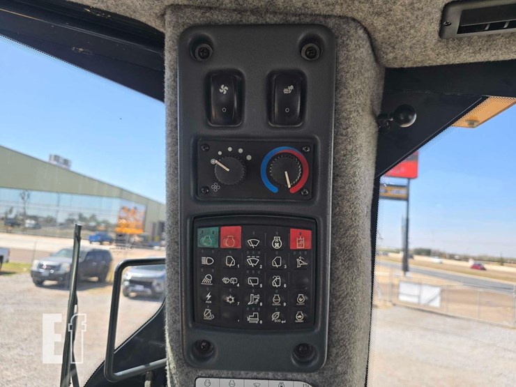 2018-deere-1050k-image-18