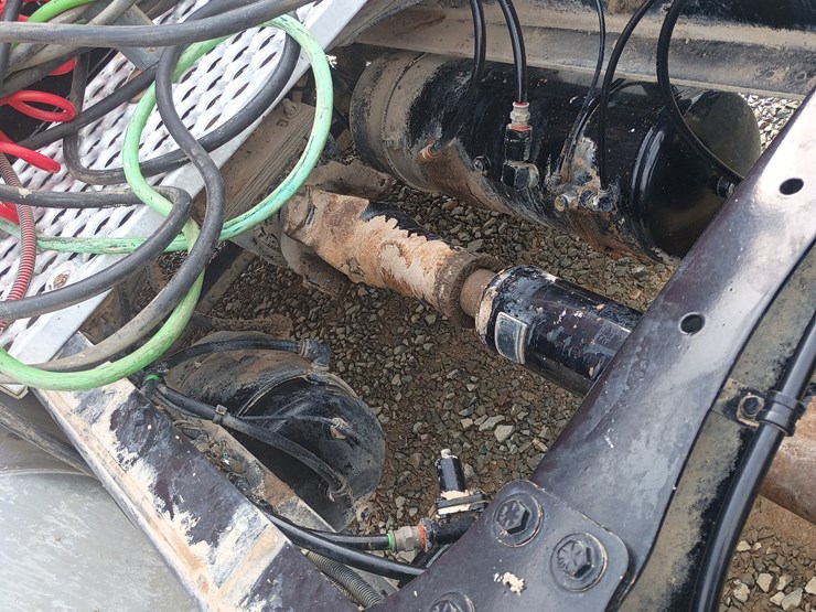 2012-massey-ferguson-8-image-31