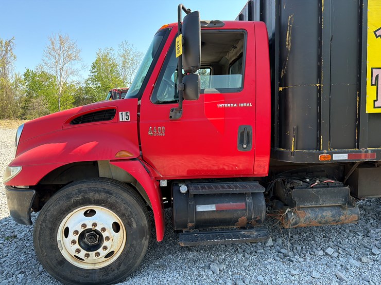 2005-international-durastar-4400-image-9
